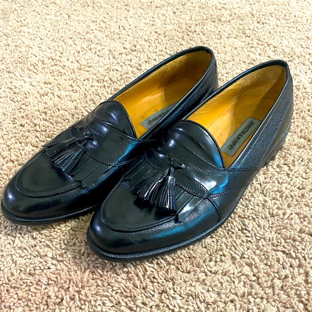 Johnston & Murphy tassle loafer, size 11.5 Black, pre-owned, great condition.